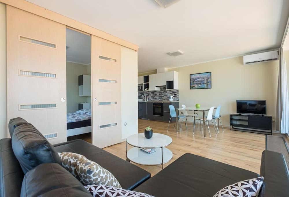 Hedon Brewery Apartments - 200 Meter To The Beach Balatonvilagos Bagian luar foto